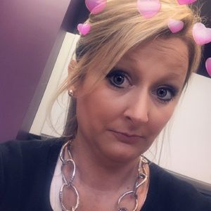 Meet your Posher, Hollie